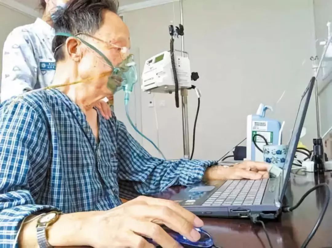 283萬次點(diǎn)贊！他寫下這
辦公家具軟件輩子最后的338字，是給學(xué)