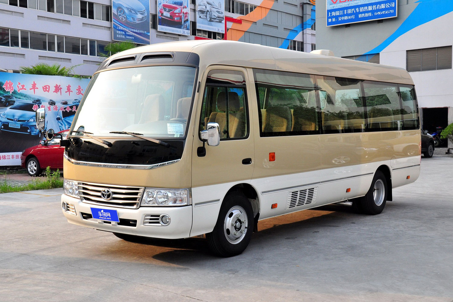 豐田考斯特顏值爆
辦公家具配備表 12座改裝案例賞析