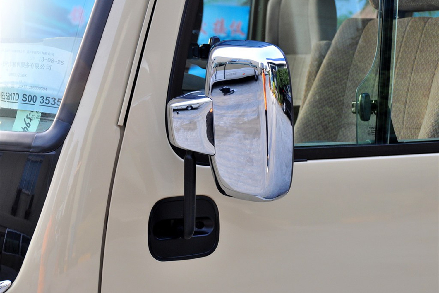 豐田考斯特15座價格
辦公沙發(fā)家具 豐田考斯特17座多少錢