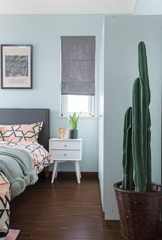 家里擺一盆綠植，
辦公家具家具給生活增添一點(diǎn)小確幸