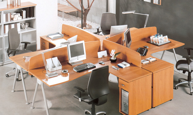 四款傾斜式桌腿設(shè)計(jì)的屏風(fēng)式辦公桌的案例賞析