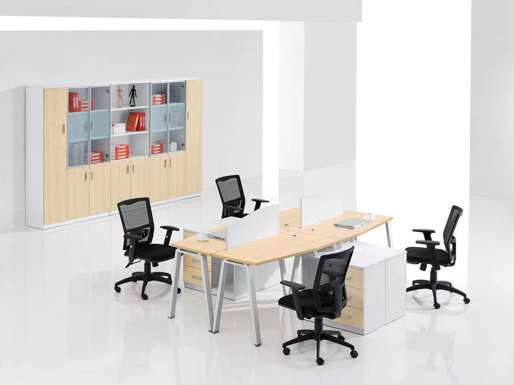 四款傾斜式桌腿設(shè)計(jì)的屏風(fēng)式辦公桌的案例賞析