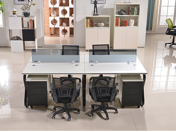 4人座玻璃隔斷辦公桌-屏風(fēng)隔斷辦公桌